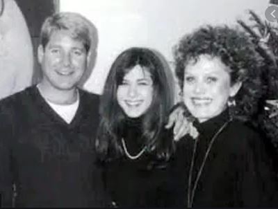 John T. Melick with his half-sister Jennifer Aniston and mother Nancy Dow